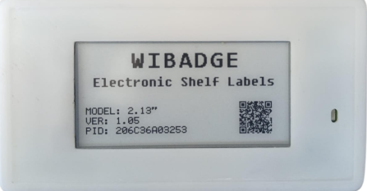 iot company Close-up of a Wibadge electronic shelf label device displaying model information (2.13"), version (1.05), and PID (206C360A3253) along with a QR code on its screen.